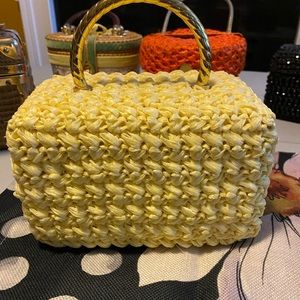 Adorable yellow vintage box purse.  Great condition. Great for Spring and Summer